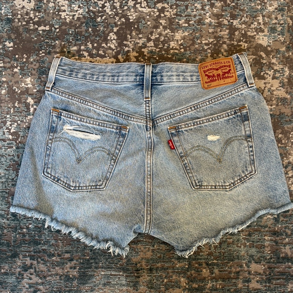 Levi’s 501 High Rise Distressed Cutoff Denim Light Wash Shorts Size 29 - Picture 4 of 14